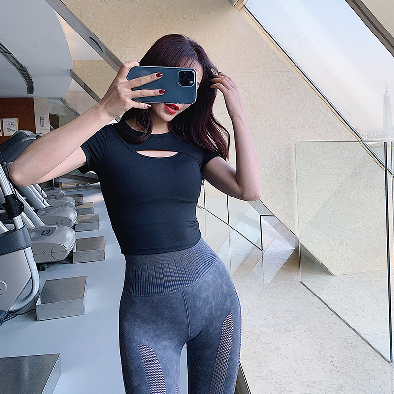 Áo croptop khoét ngực nữ CRT011